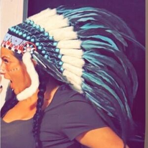 ✨ For Sale ✨
Beautiful handcrafted American Indian–style headdress.
